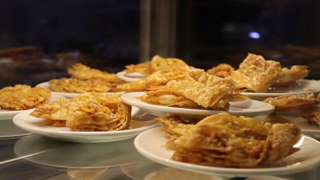 hengel-hinkal-ozbek-pilavi-tutmac-corbasi-medovik-tatlisi