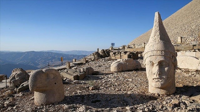 nemrut-dagini-7-yilda-1-milyon-38-bin-kisi-ziyaret-etti