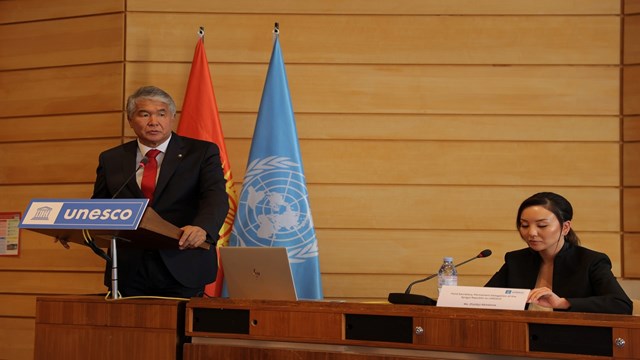 unesco-paris-te-cengiz-aytmatov-konferansi-duzenledi