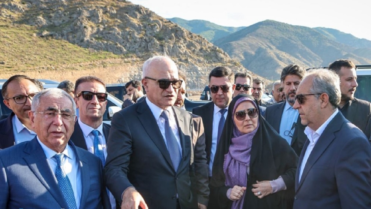 azerbaycan-heyeti-tebriz-ve-culfa-sehirlerini-ziyaret-etti