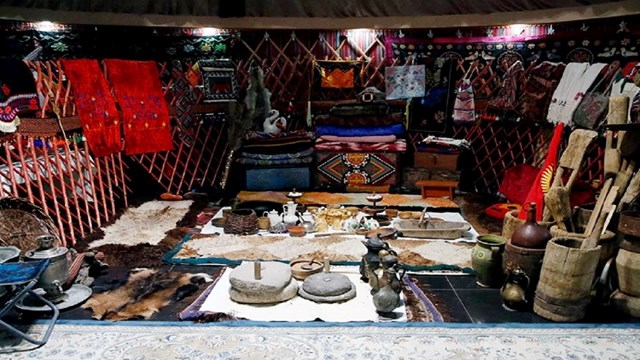 kirgiz-koyu-muzesi-kirgiz-otagi-icinde-tasarlandi