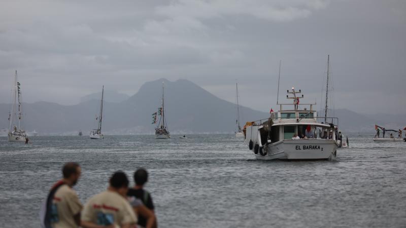 kuresel-kararlilik-filosunda-su-almaya-baslayan-teknenin-yolculari-turkiye-tara