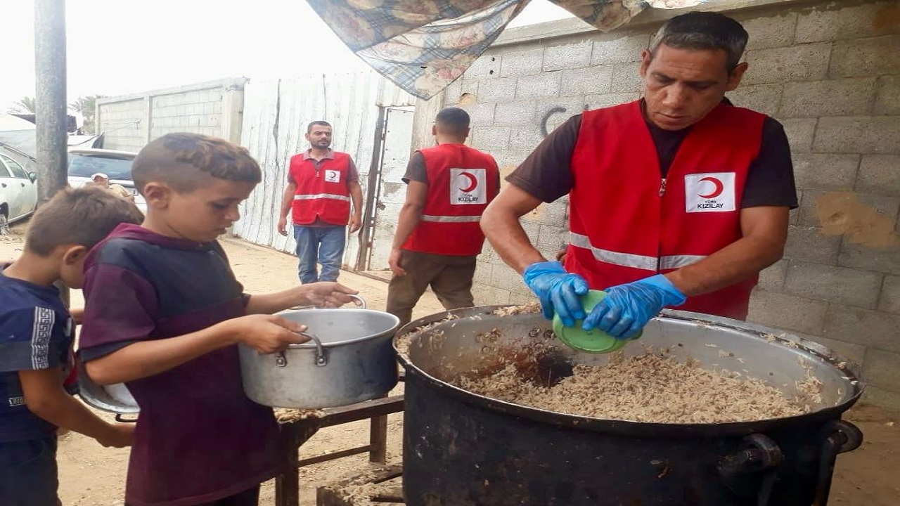 turk-kizilayi-gazzedeki-ateskes-sonrasi-bolgede-insani-yardimlarini-hizlandirdi