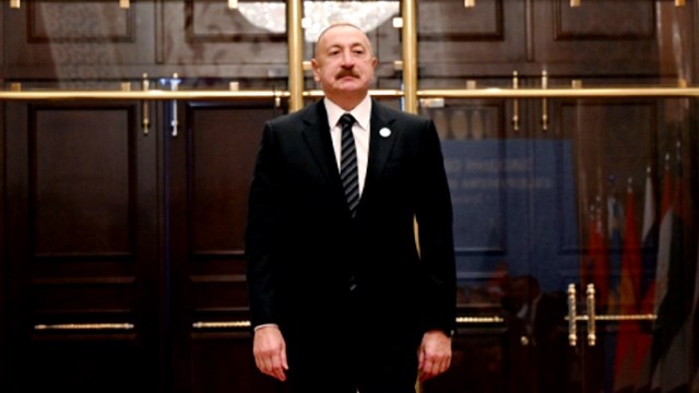 azerbaycan-cumhurbaskani-aliyev-gazze-barisi-icin-misira-gitti