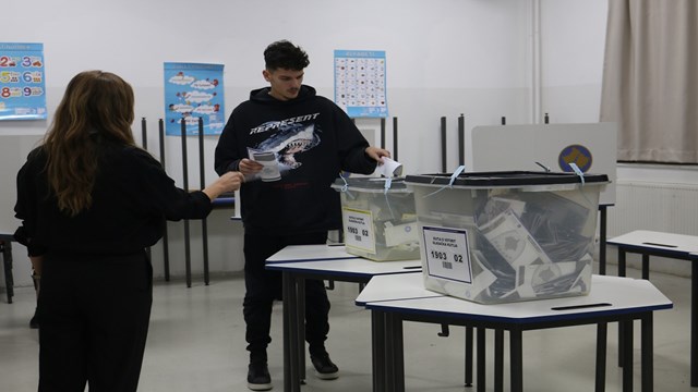 kosovada-halk-yerel-secimler-icin-sandiga-gitti