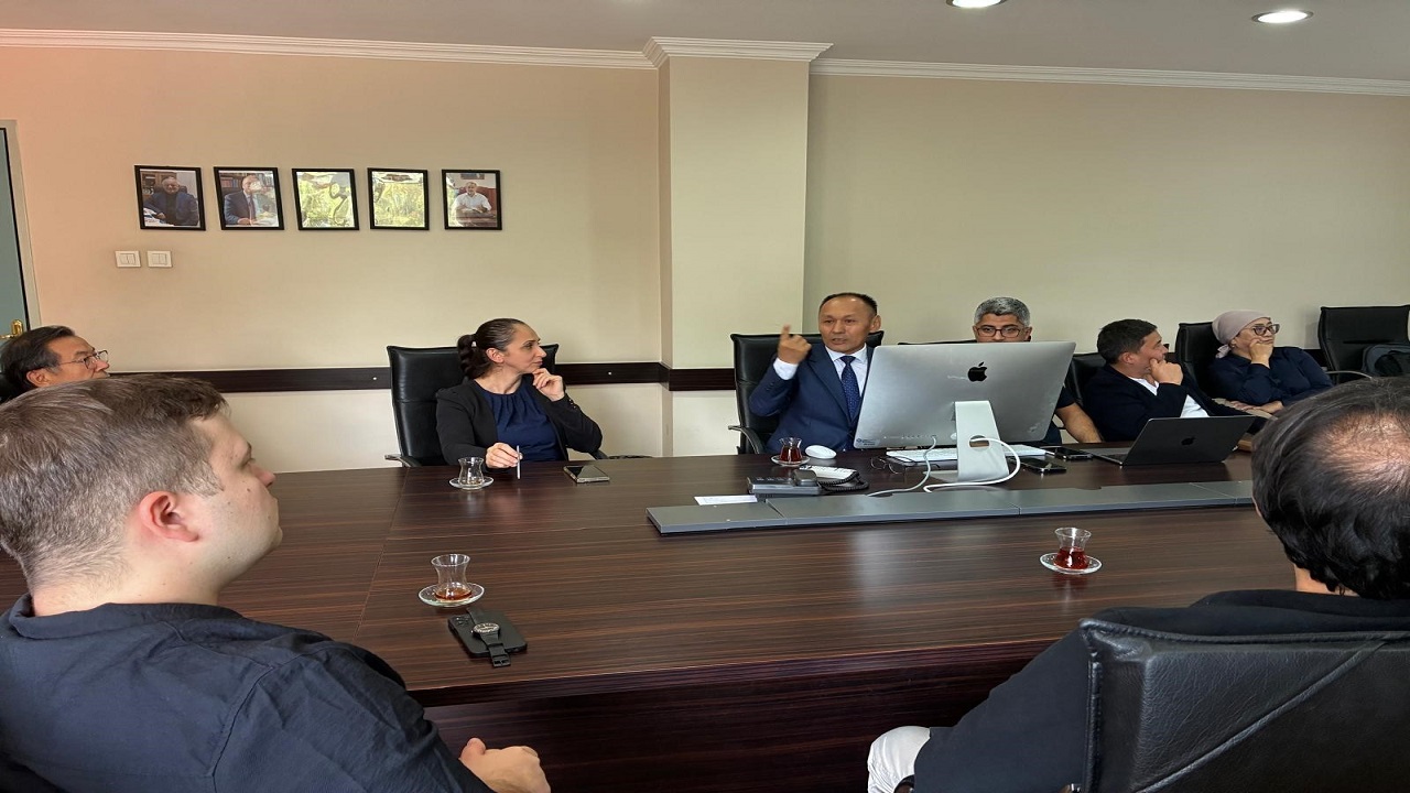 izmirde-turk-dunyasinda-dil-birligi-konulu-konferans-duzenlendi