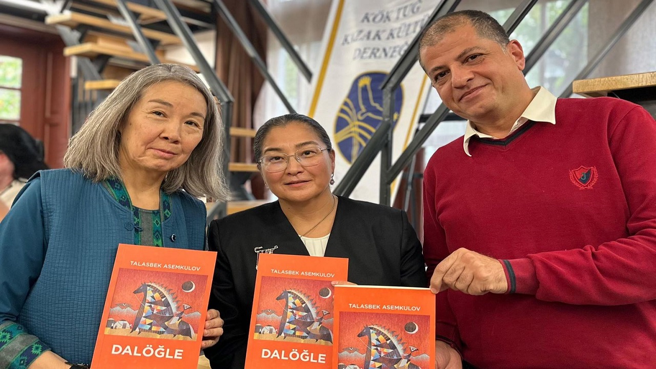 kazak-kulturunun-buyuk-ismi-talasbek-asemkulov-un-dalogle-si-turkiye-de-tanitil