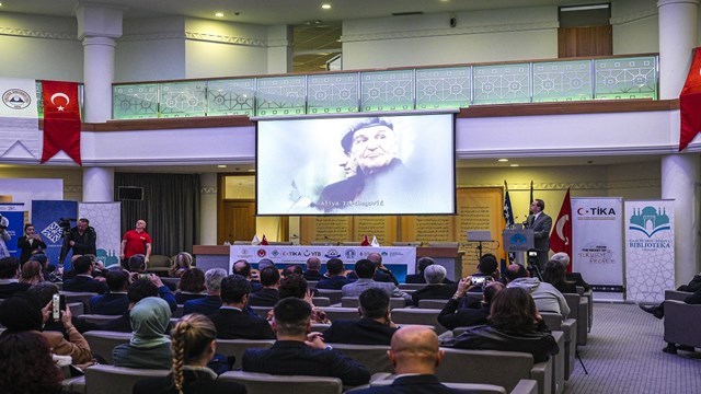 bosna-hersekte-dogumunun-100-yilinda-aliya-izetbegovic-sempozyumu-duzenlendi