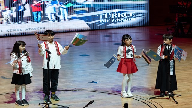 turk-dunyasi-ezgileri-ankaradaki-turkce-bir-aksam-etkinliginde-sahnelendi