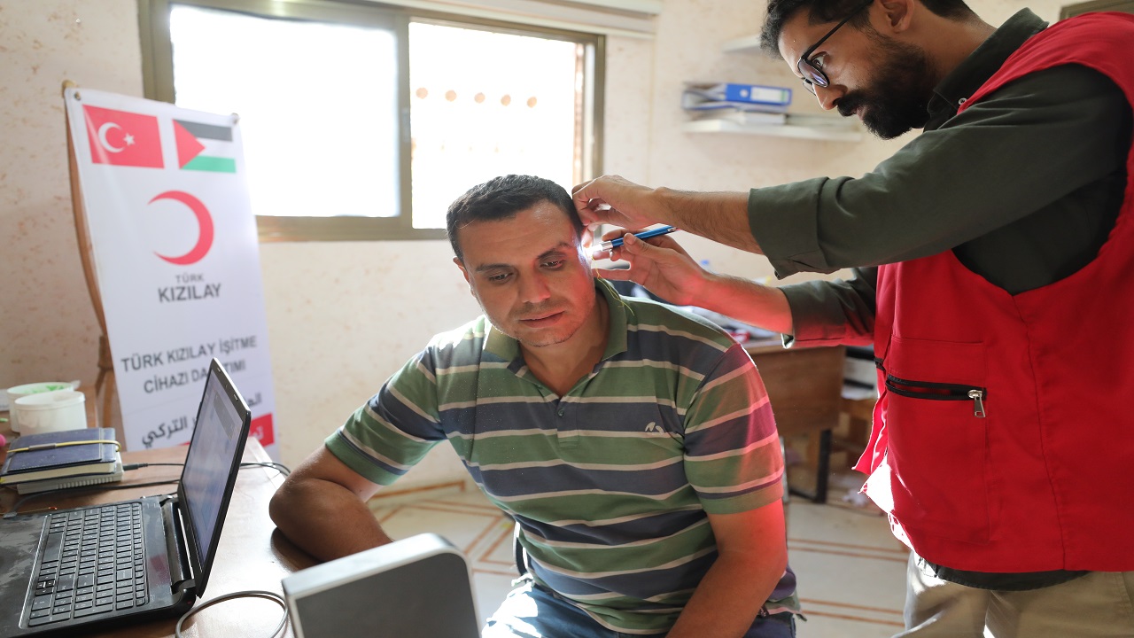 turk-kizilayi-israil-saldirilari-nedeniyle-duyma-kaybi-yasayan-filistinlilere-is