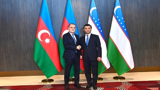 azerbaycan-ve-ozbekistan-disisleri-bakanlari-bir-araya-geldi