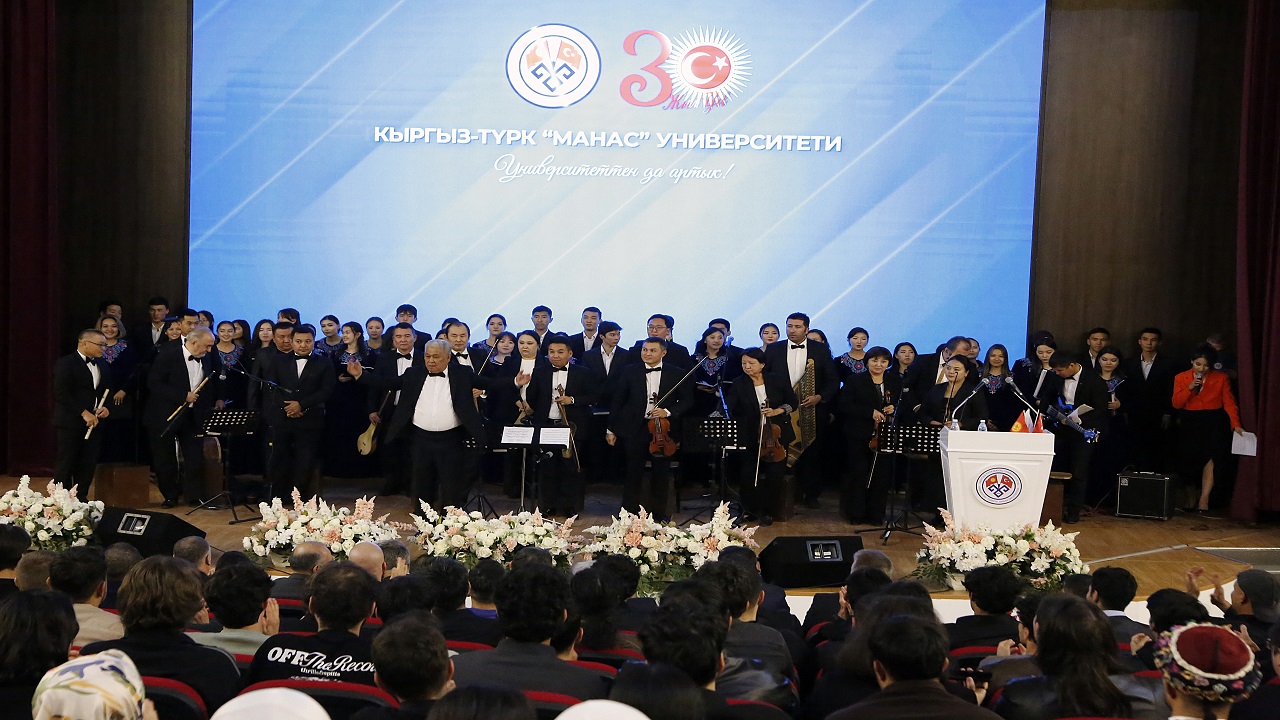 biskekteki-universitelerde-turkiye-cumhuriyetinin-102-yili-kutlandi