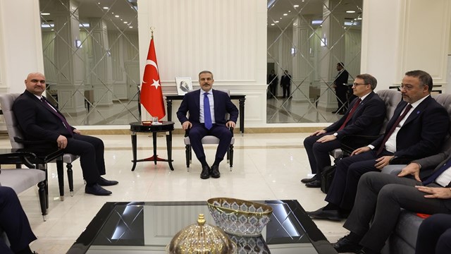 bakan-fidan-irak-turkmen-cephesi-baskani-agaoglu-ile-gorustu