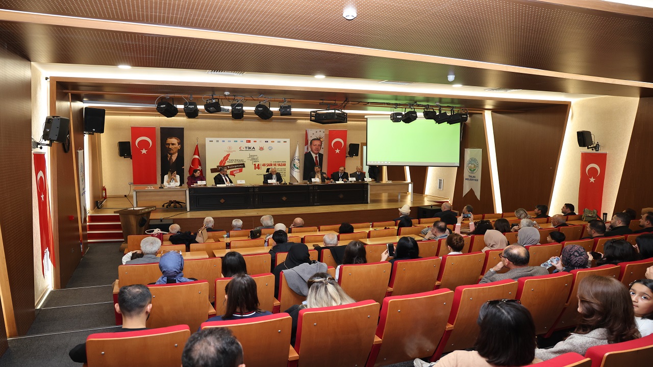 turk-dunyasi-yazar-ve-sairleri-kayserideki-edebiyat-toplantisinda-bir-araya-gel