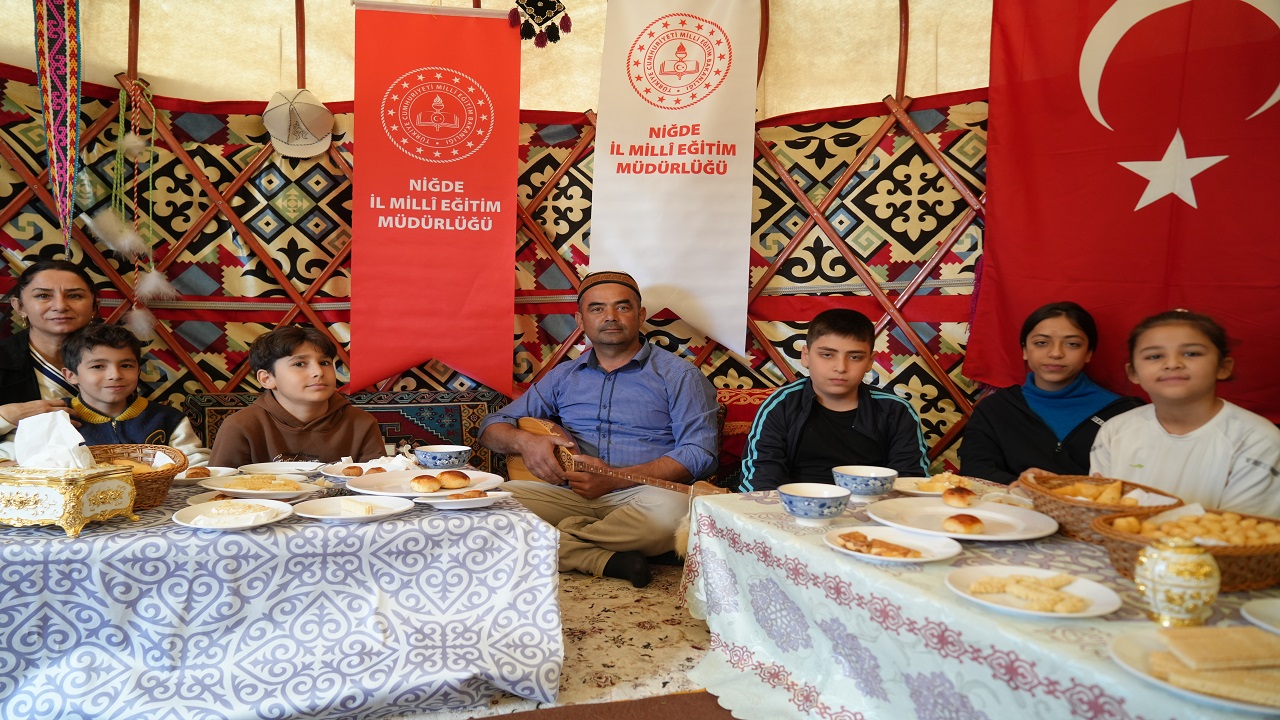 nigdenin-altay-koyunde-ailem-okulum-projesiyle-kazak-kulturu-tanitildi