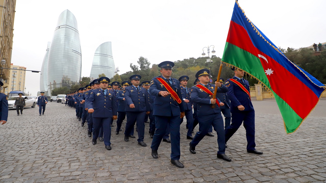 azerbaycanda-karabag-zaferinin-besinci-yilinda-yuruyusler-duzenledi