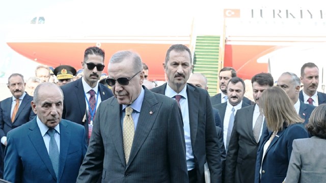 cumhurbaskani-erdogan-azerbaycanin-zafer-gunu-torenine-katilmak-icin-bakuye