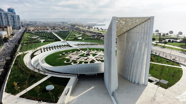 azerbaycan-da-tarihi-acilis-cumhurbaskani-aliyev-zafer-muzesi-ni-hizmete-acti