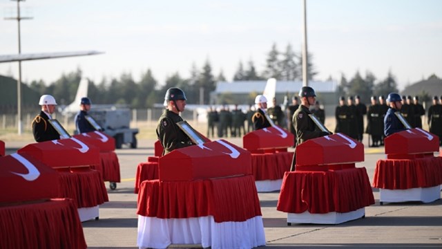 turkiye-sehitlerini-ugurladi
