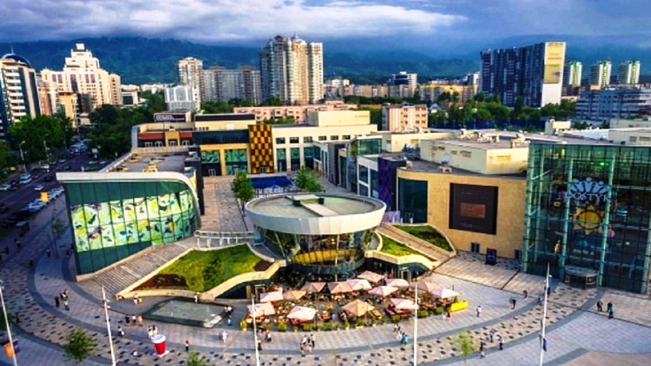 kazakistanda-alisveris-merkezlerinde-terorle-mucadele-korumasi-artiriliyor