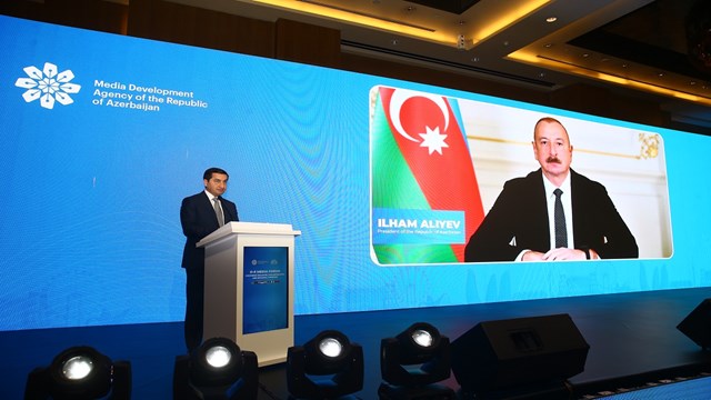 azerbaycanda-d8-medya-forumu-duzenlendi