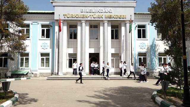 24-kasim-ogretmeler-gunu-askabat-ta-kutlandi