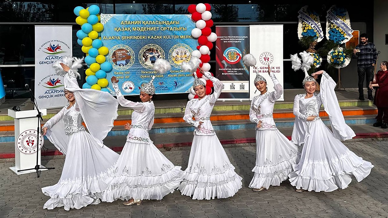 alanyada-kazak-egitim-ve-kultur-merkezi-acildi