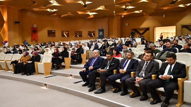 arnavutlukta-2025-aile-yili-ve-dogumunun-hicri-1500-yilinda-hz-muhammed-kon