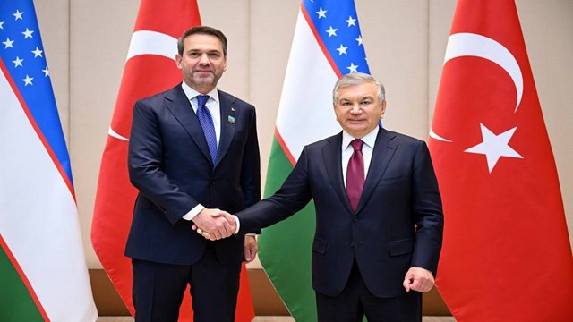 ozbekistan-cumhurbaskani-mirziyoyev-enerji-bakani-bayraktari-kabul-etti
