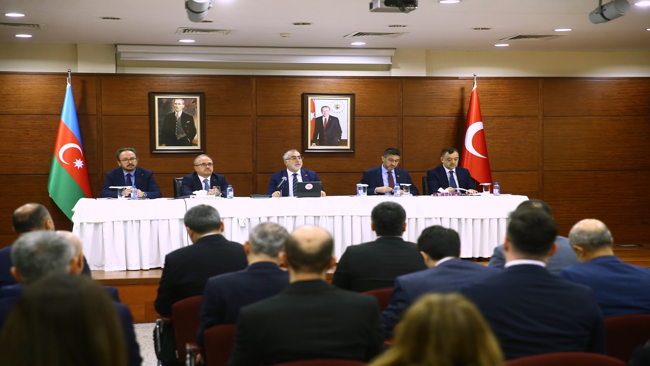 calisma-ve-sosyal-guvenlik-bakani-isikhan-bakude-turk-is-insanlariyla-bulustu