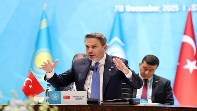 enerji-bakani-bayraktar-hazarin-turk-dunyasini-birlestirmesi-gerektigini-soyle