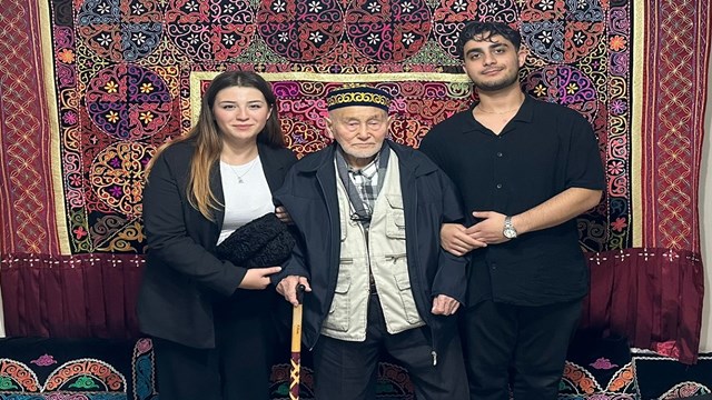 kazak-turklerinin-dogu-turkistandan-manisaya-gocu-kayit-altina-alindi