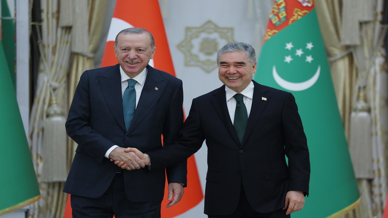 cumhurbaskani-erdogan-turkmenistanda-resmi-torenle-karsilandi