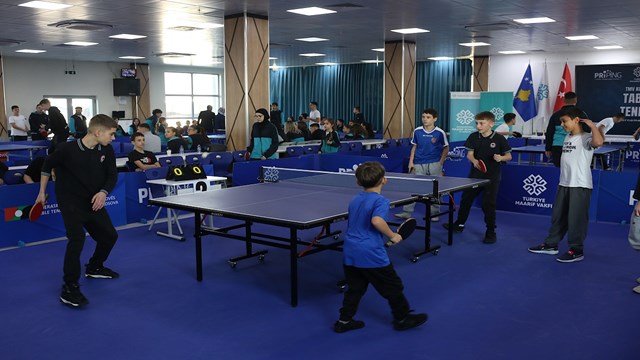 turkiye-maarif-vakfi-kosova-da-masa-tenisi-turnuvasi-duzenledi