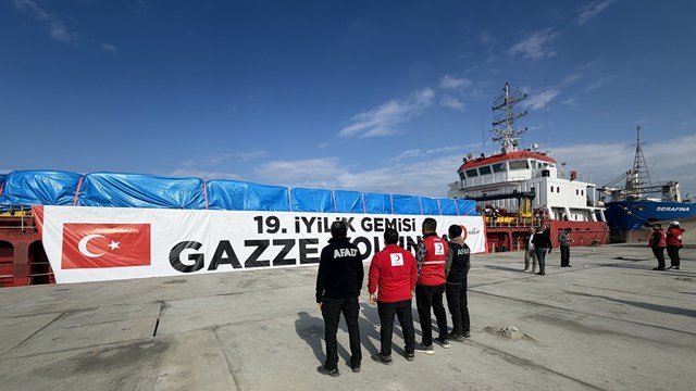 turk-kizilayin-gazze-icin-hazirladigi-19-iyilik-gemisi-misirin-aris-limani