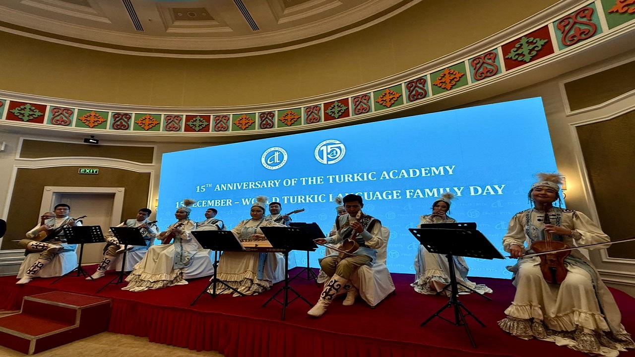 kazakistan-da-dunya-turk-dili-ailesi-gunu-ve-turk-akademisinin-15-yili-vesiles