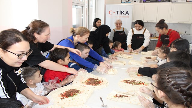 tika-kazakistan-daki-engelli-cocuklar-ve-ailelerine-egitim-destegi-sundu