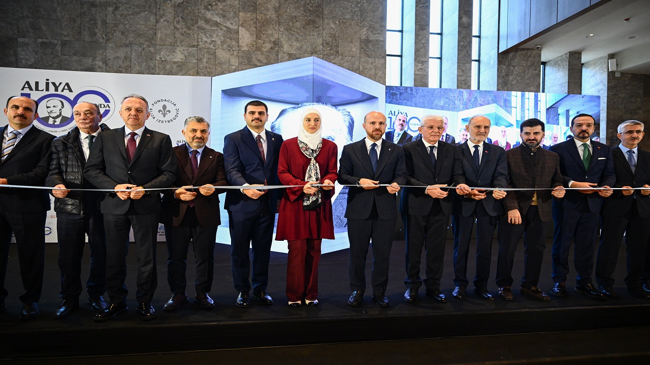 aliya-izzetbegovicin-100-dogum-yilina-ozel-sergi-istanbulda-acildi