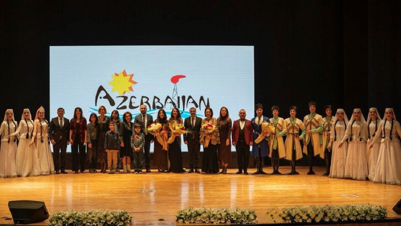 kayseri-de-kardesligimiz-ebedidir-diyen-azerbaycan-ruzgari-esti