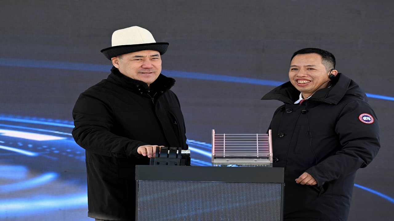 kirgizistanin-ilk-gunes-enerjisi-santrali-faaliyete-basladi