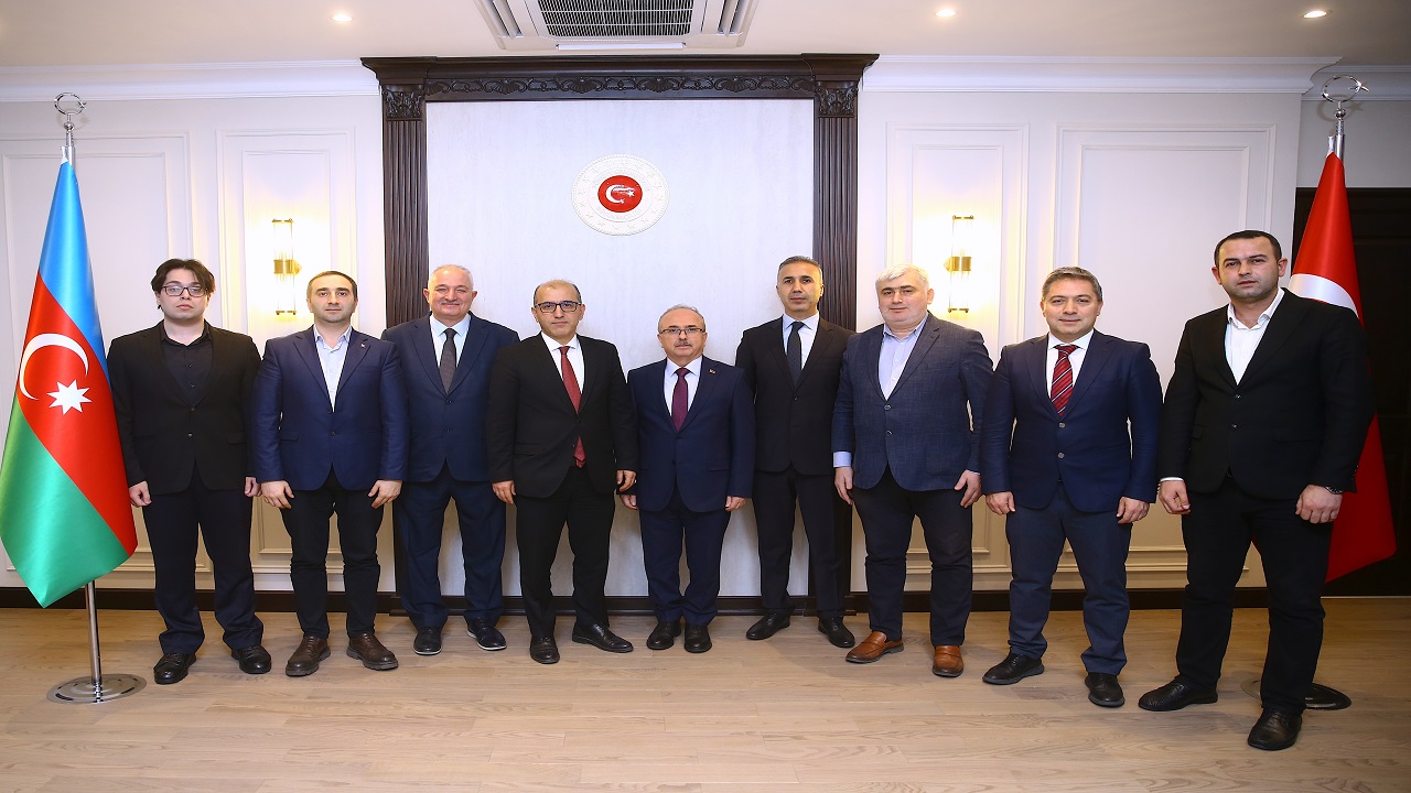 trt-azerbaycan-temsilciligine-azerbaycan-cumhuriyet-madalyasi-takdim-edildi