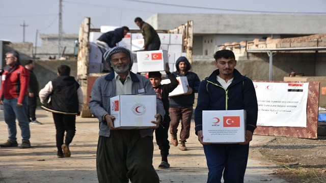 turk-kizilay-kerkukte-selzedelere-gida-yardimi-ulastirdi