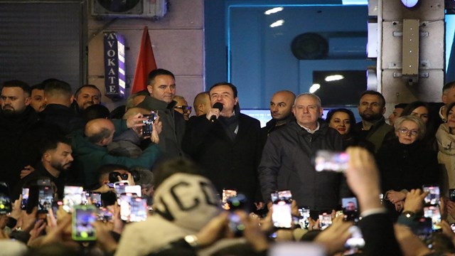 kosovadaki-erken-genel-secimde-mevcut-basbakan-kurti-zaferini-ilan-etti