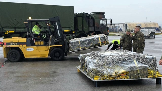 kosova-roketsandan-orta-menzilli-tanksavar-silah-sistemi-teslim-aldi