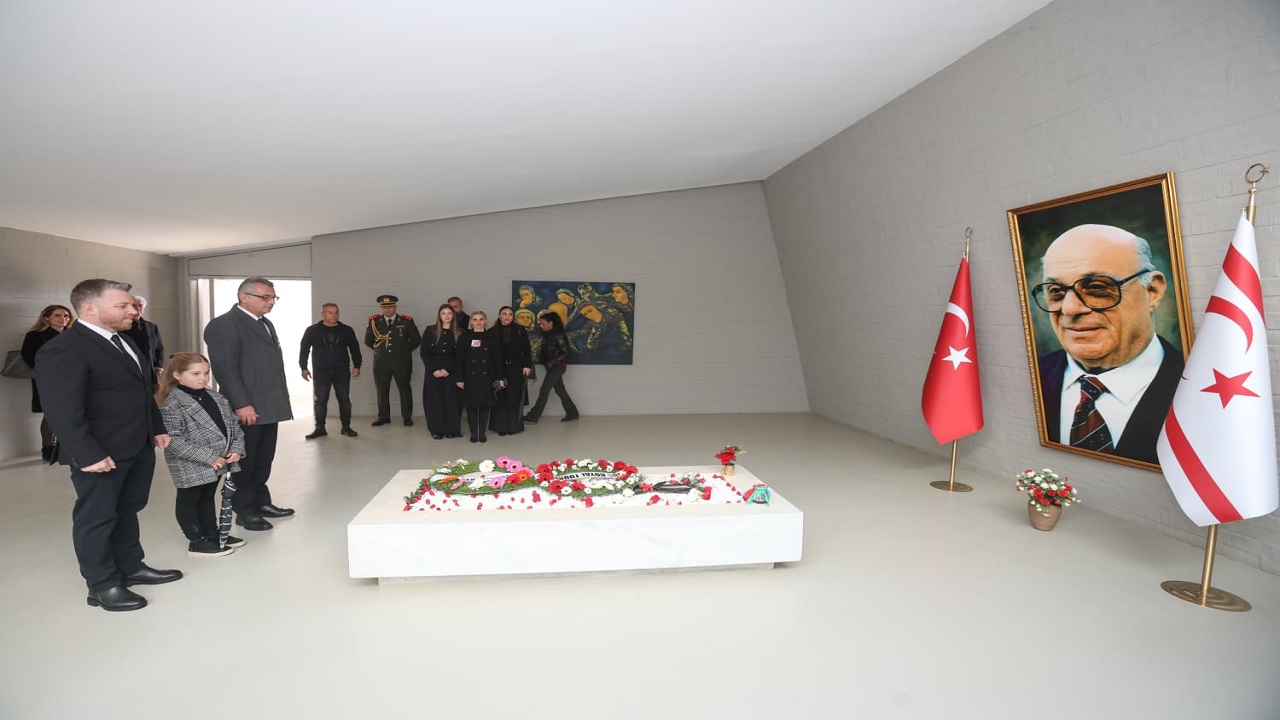 kktcnin-kurucu-cumhurbaskani-rauf-denktas-vefatinin-14-yilinda-lefkosada-anil