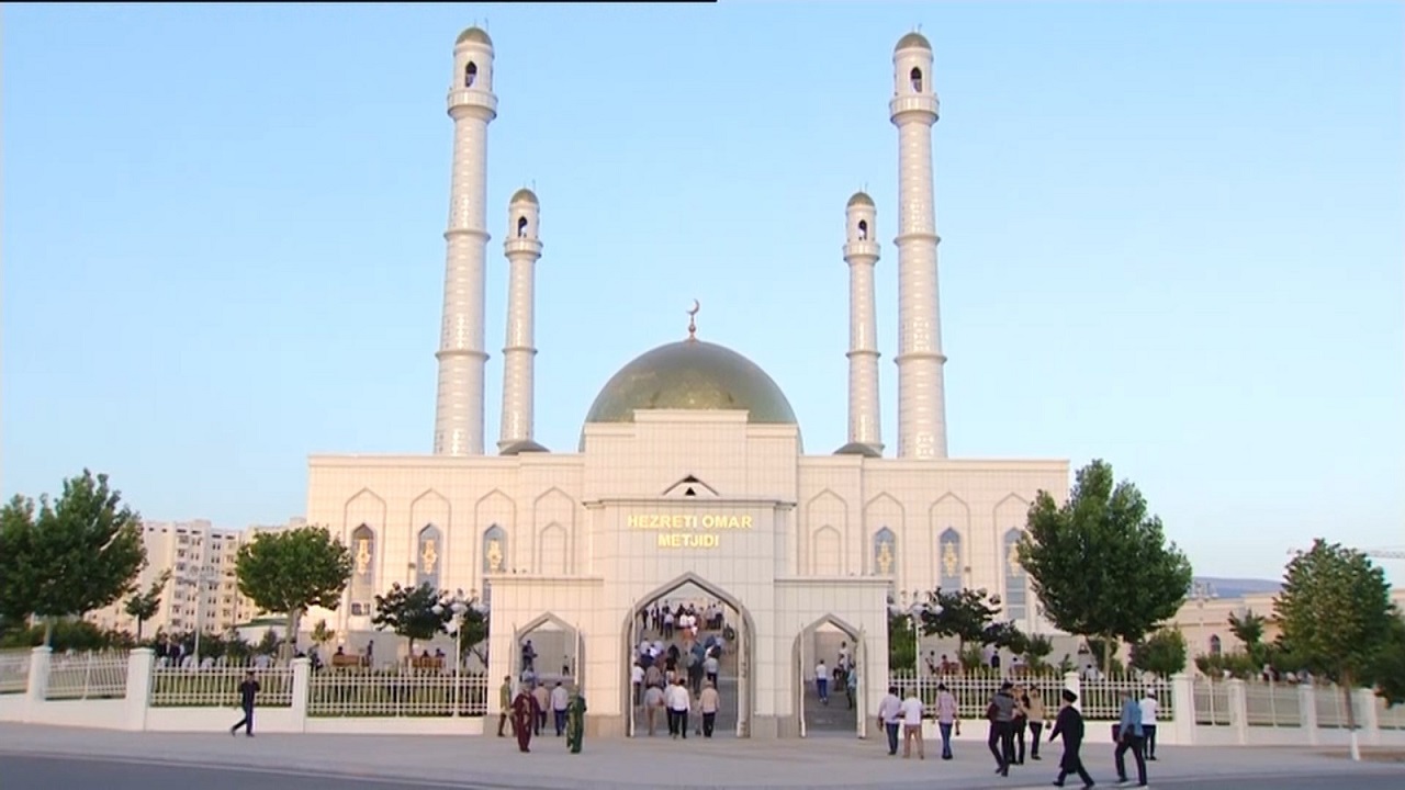 turkmenistanda-camiler-yerel-mimari-ve-milli-kimligi-canli-tutuyor