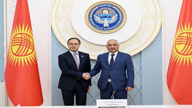 kirgizistan-meclis-baskani-ve-turkpa-genel-sekreteri-biskekte-gorustu