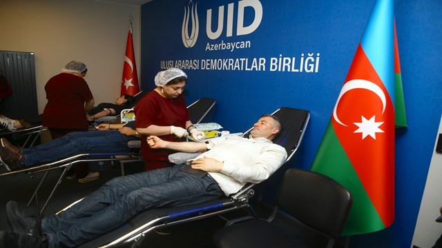 azerbaycanda-20-ocak-katliami-kurbanlari-anisina-kan-bagisi-kampanyasi-yapildi