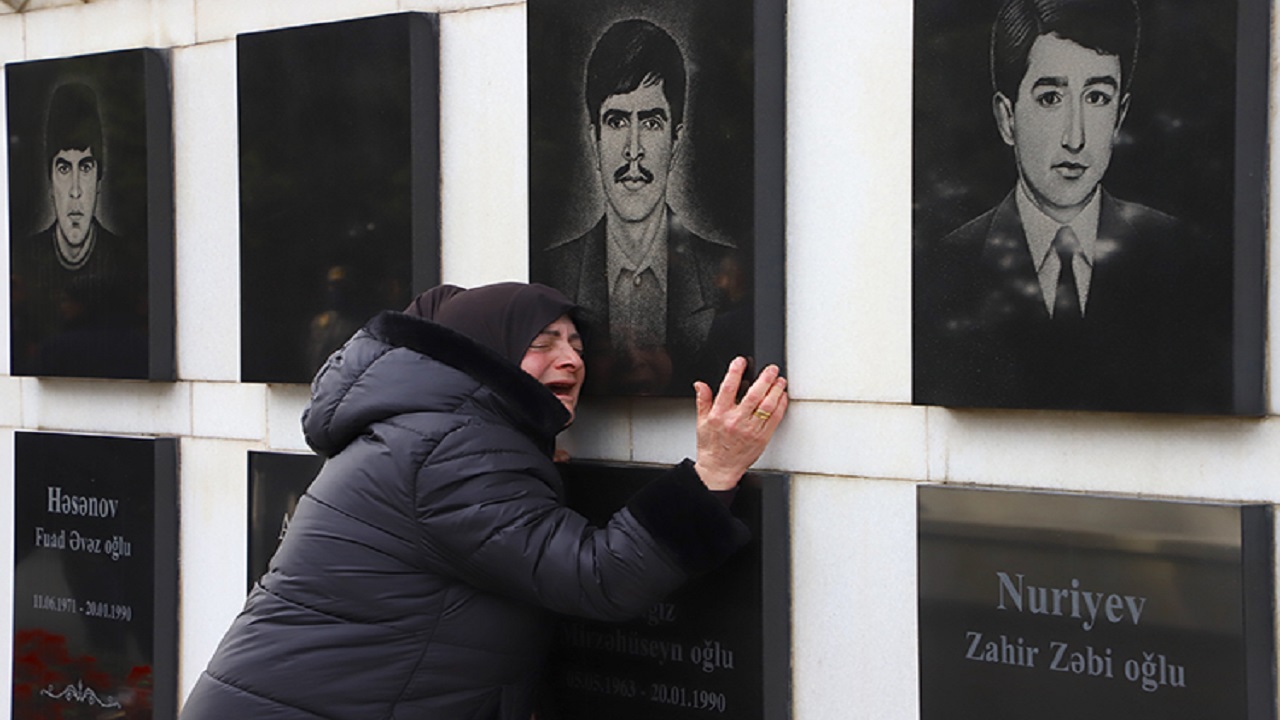 azerbaycanin-bagimsizligina-giden-surecte-sembol-bir-tarih-20-ocak-kanli-yanv