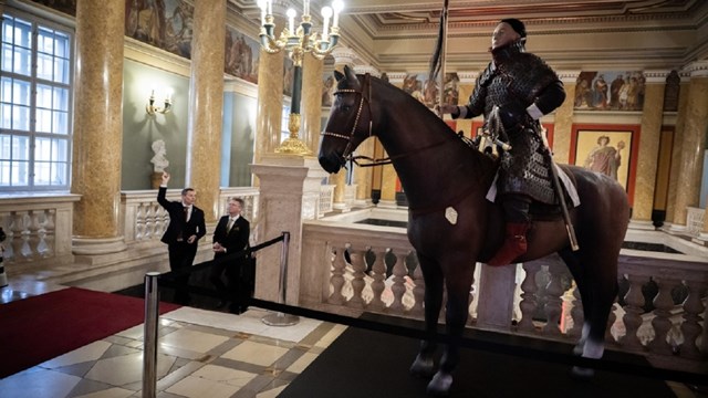 attila-sergisi-macaristan-da-kapilarini-acti